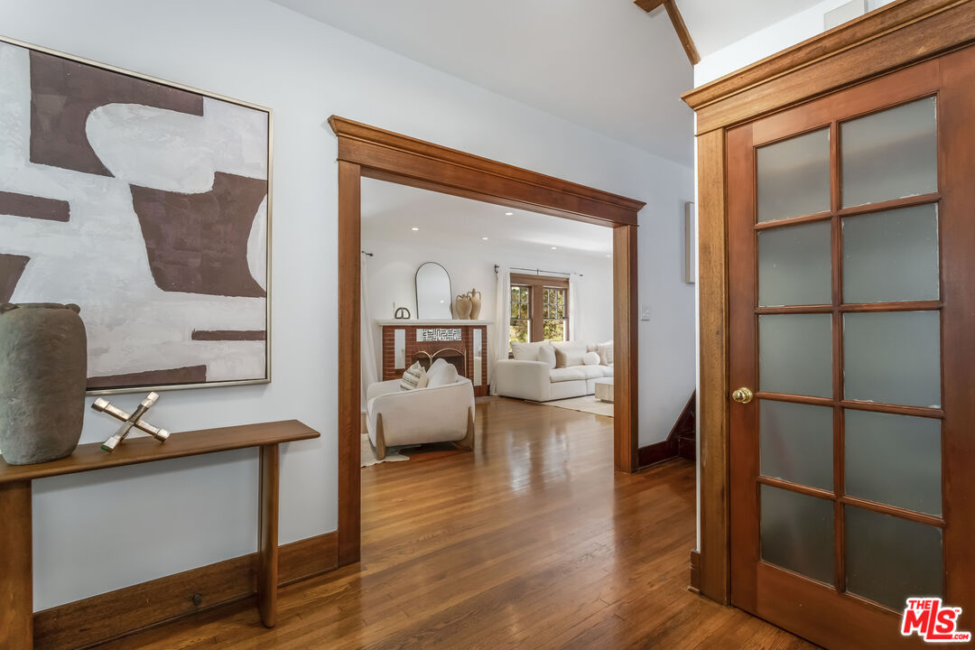 1622 N Orange Grove Ave