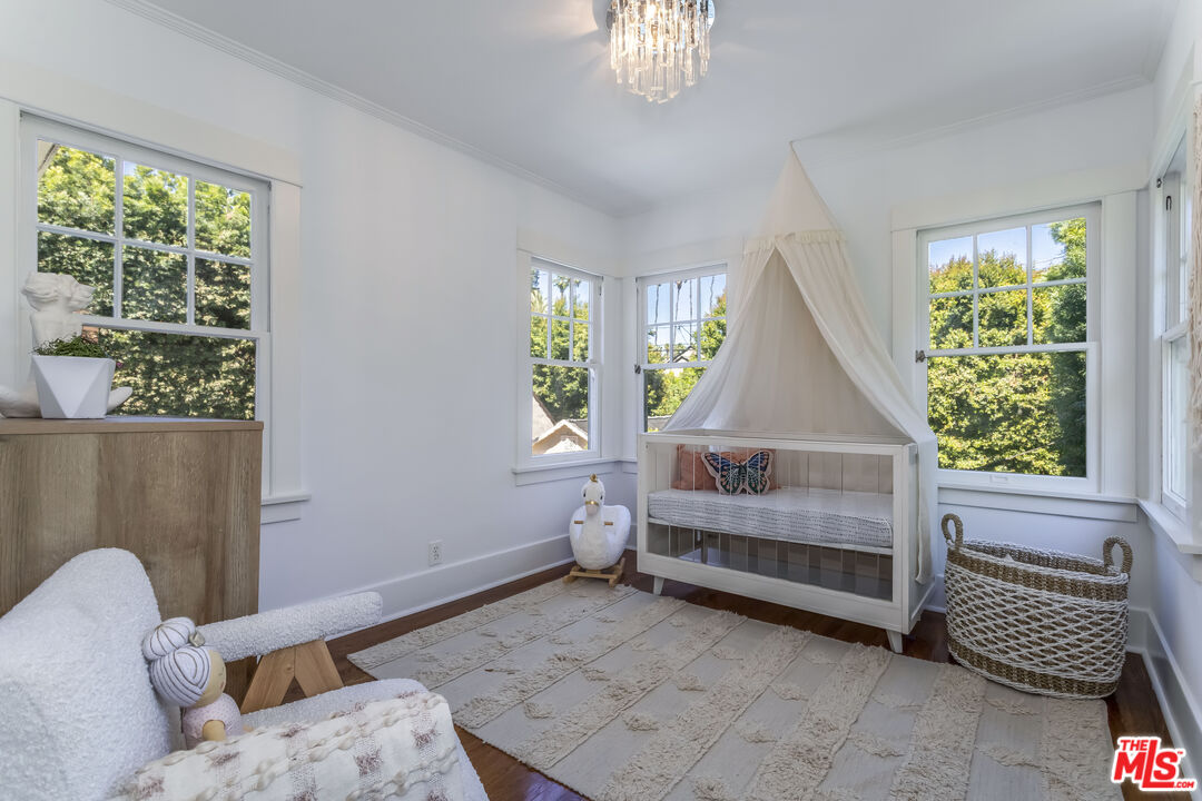 1622 N Orange Grove Ave