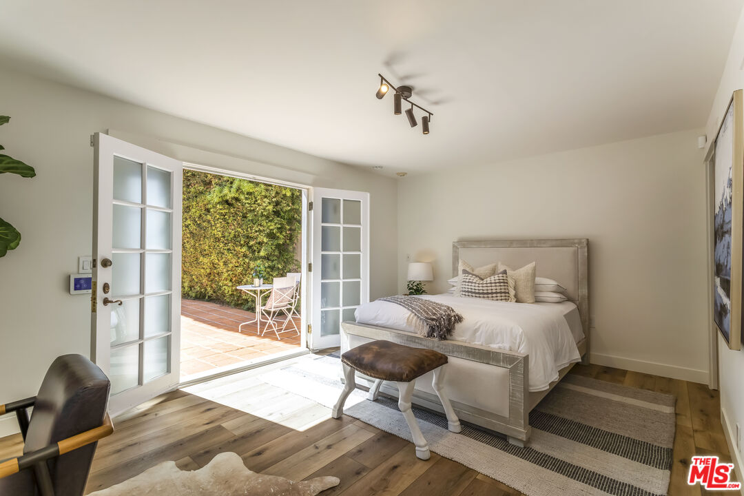 1622 N Orange Grove Ave