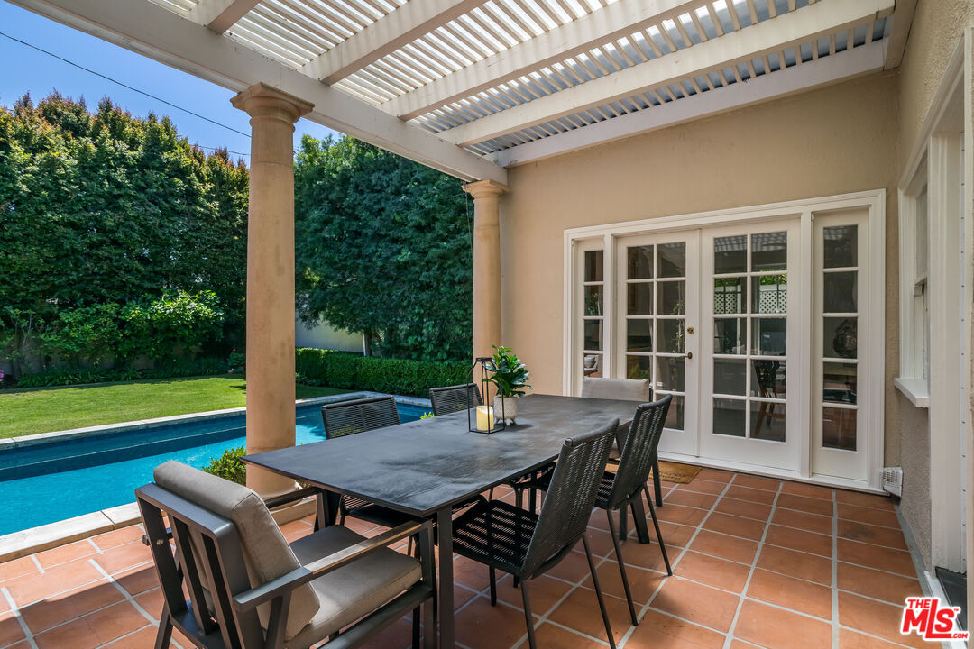 1622 N Orange Grove Ave