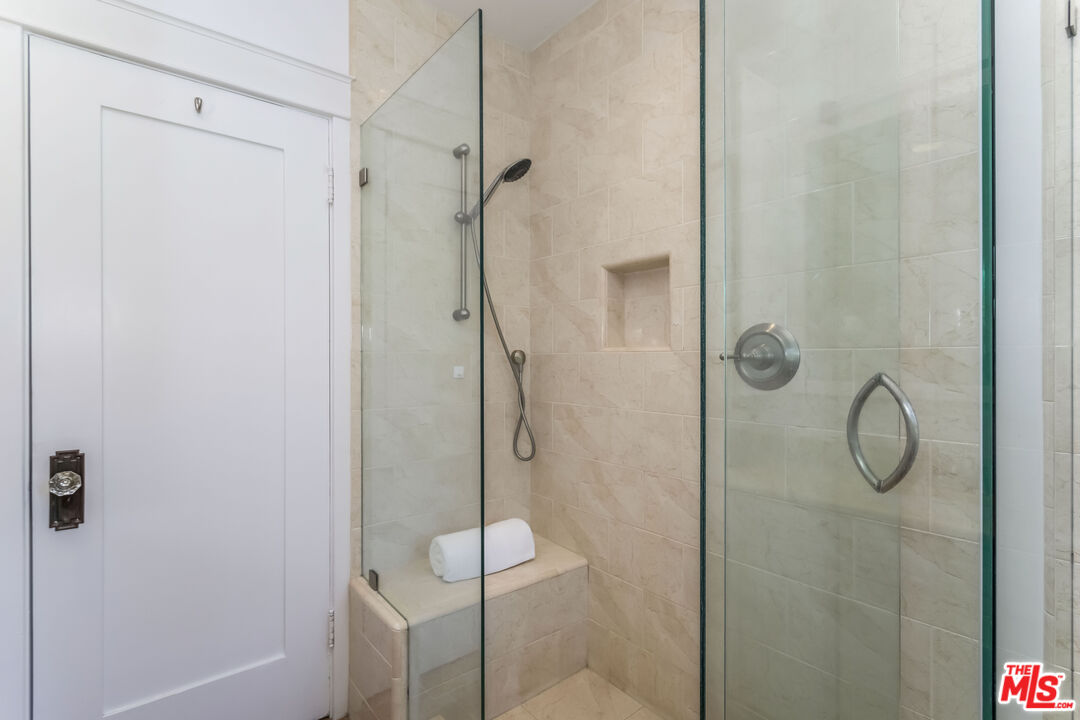 1622 N Orange Grove Ave