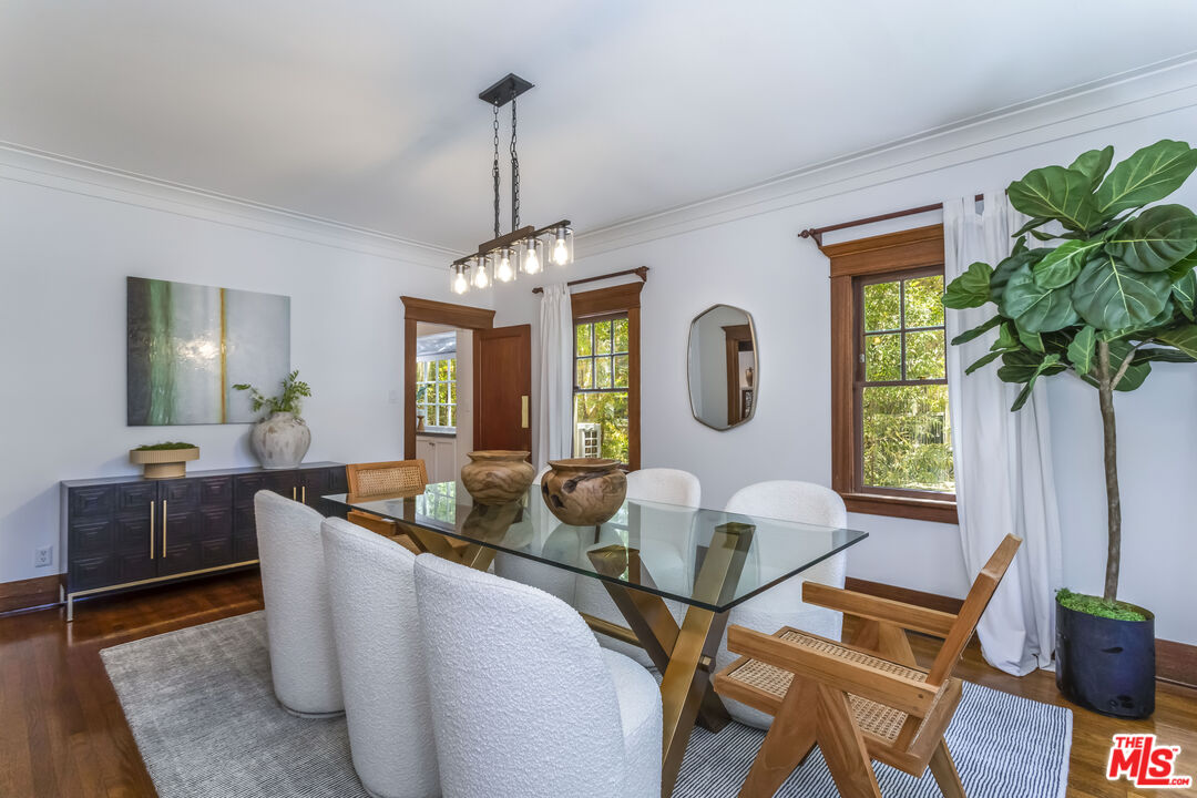 1622 N Orange Grove Ave