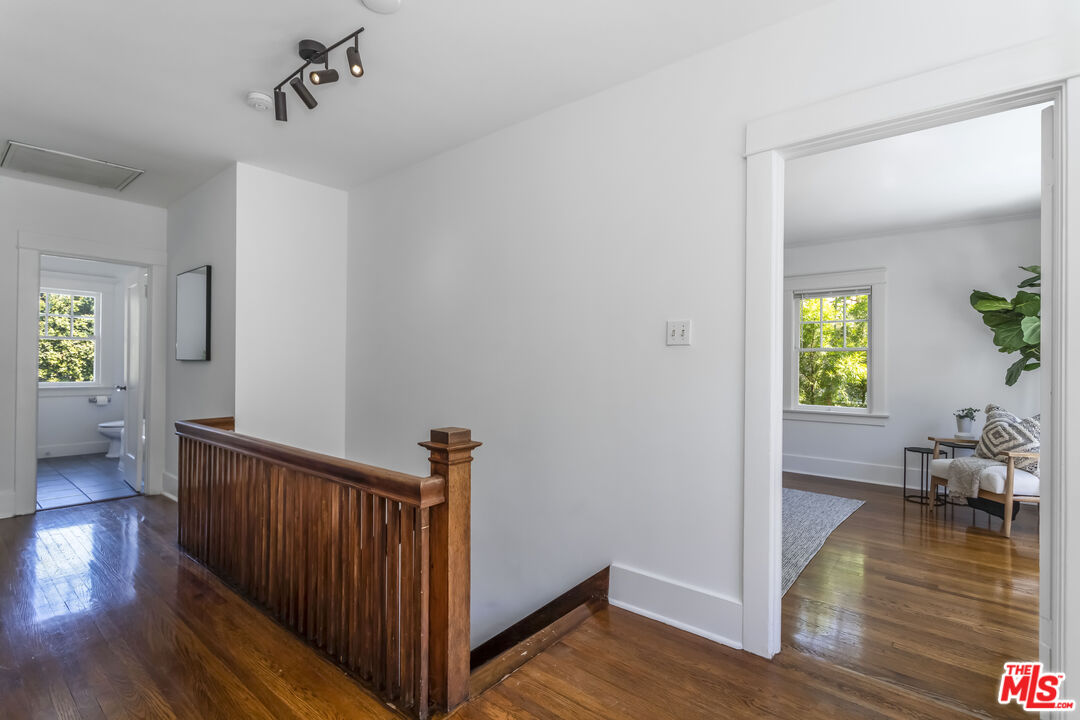 1622 N Orange Grove Ave