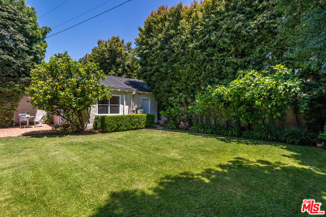 1622 N Orange Grove Ave