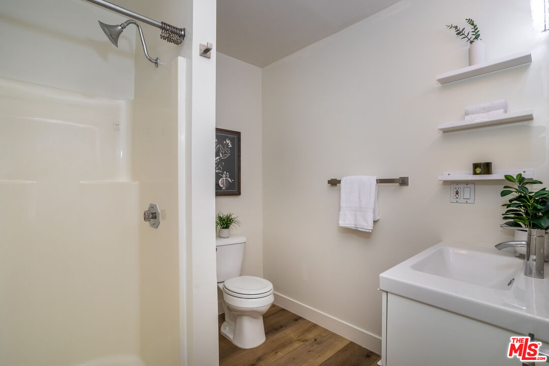 1622 N Orange Grove Ave