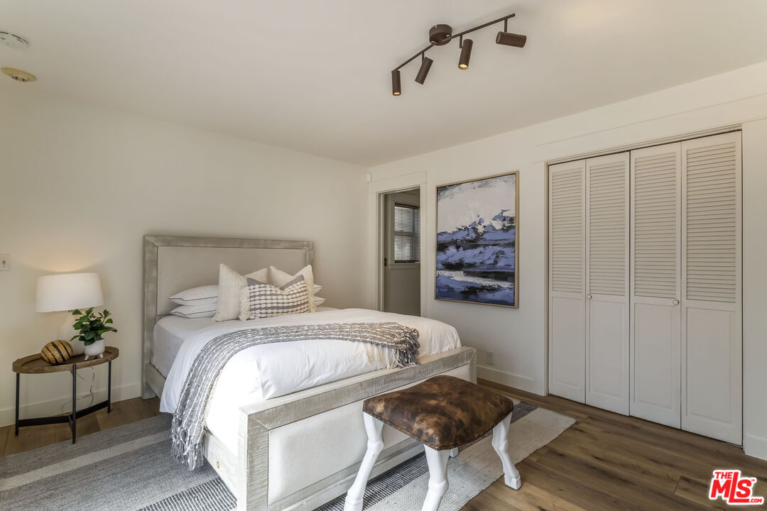 1622 N Orange Grove Ave