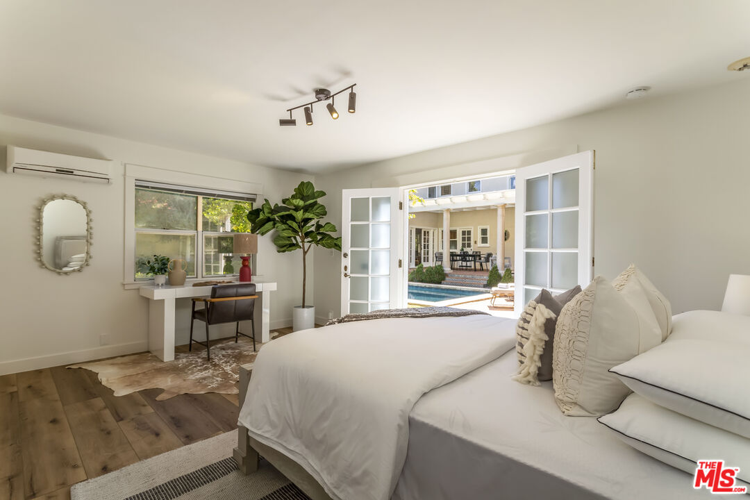 1622 N Orange Grove Ave