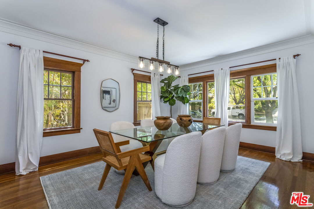 1622 N Orange Grove Ave