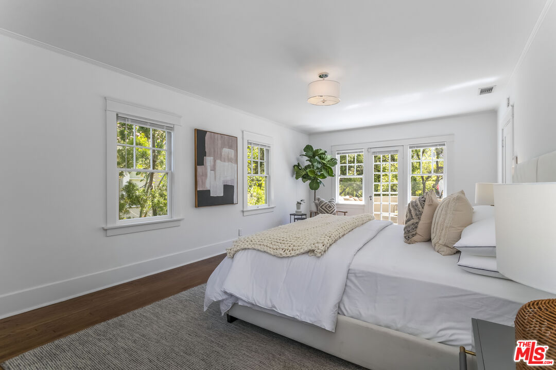 1622 N Orange Grove Ave