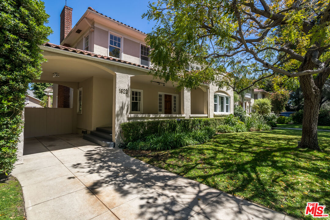 1622 N Orange Grove Ave