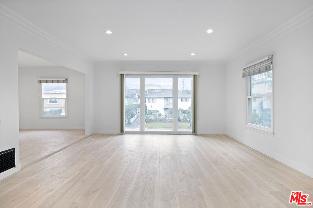 142 N Hamilton Dr Unit: PH