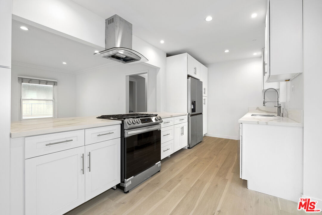 142 N Hamilton Dr Unit: PH