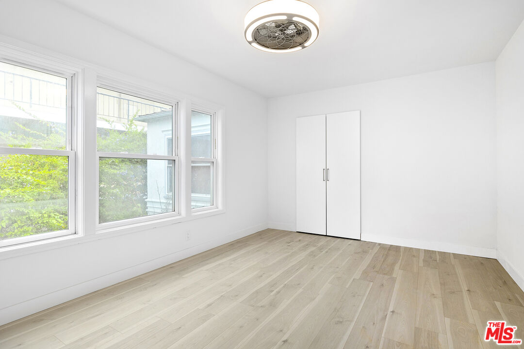 142 N Hamilton Dr Unit: PH