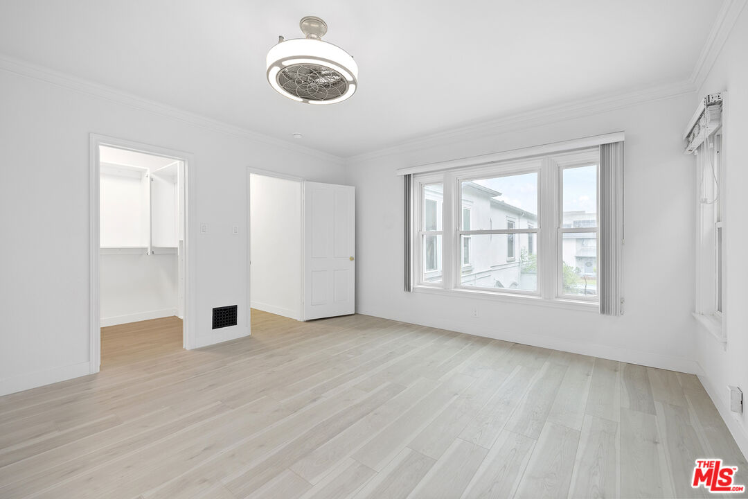 142 N Hamilton Dr Unit: PH