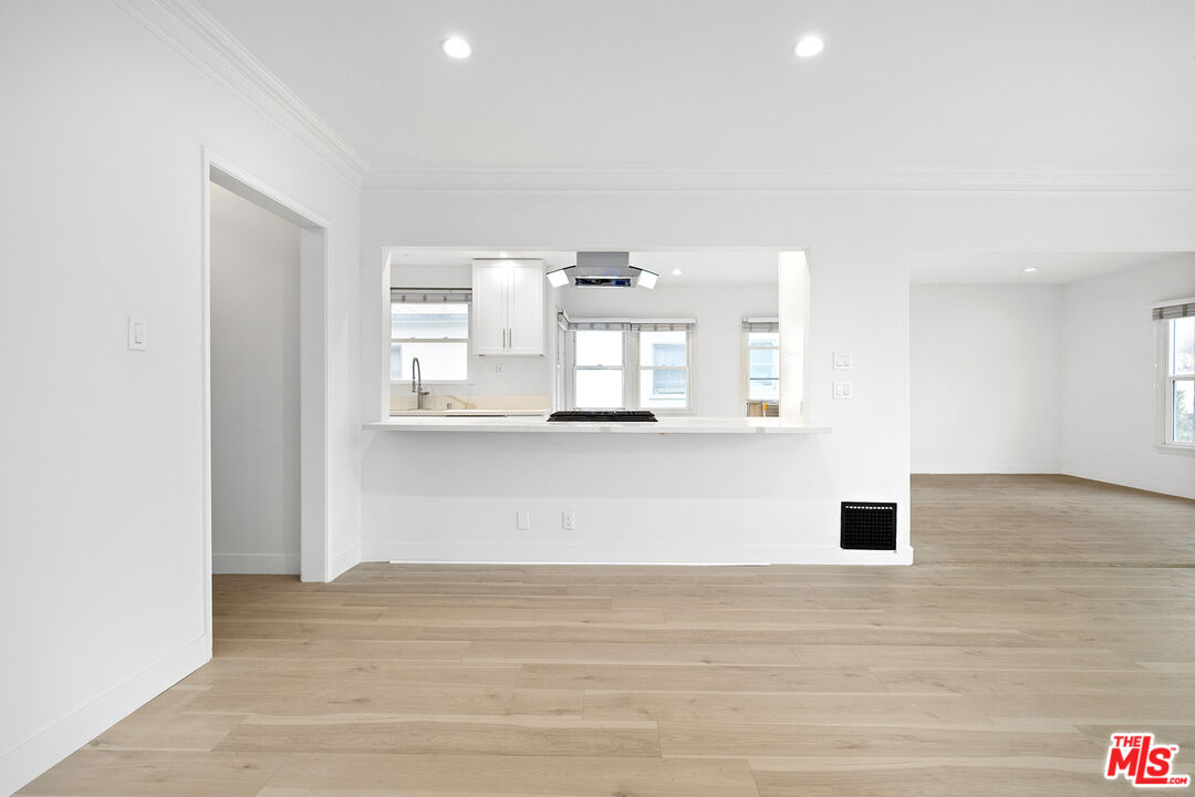 142 N Hamilton Dr Unit: PH