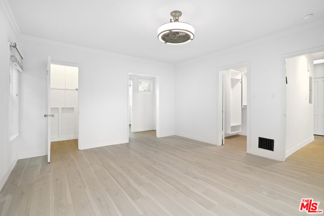 142 N Hamilton Dr Unit: PH