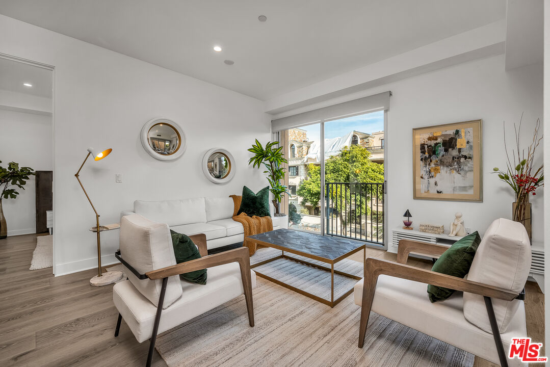 855 N Croft Ave Unit: 309