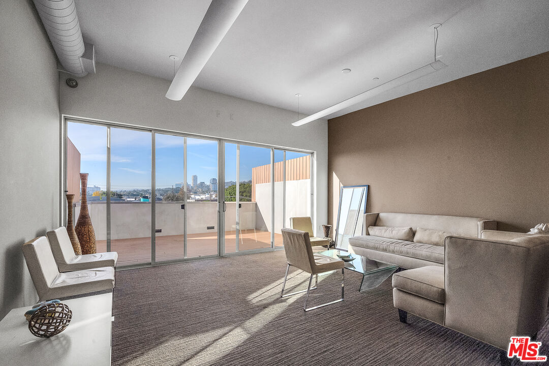 855 N Croft Ave Unit: 309