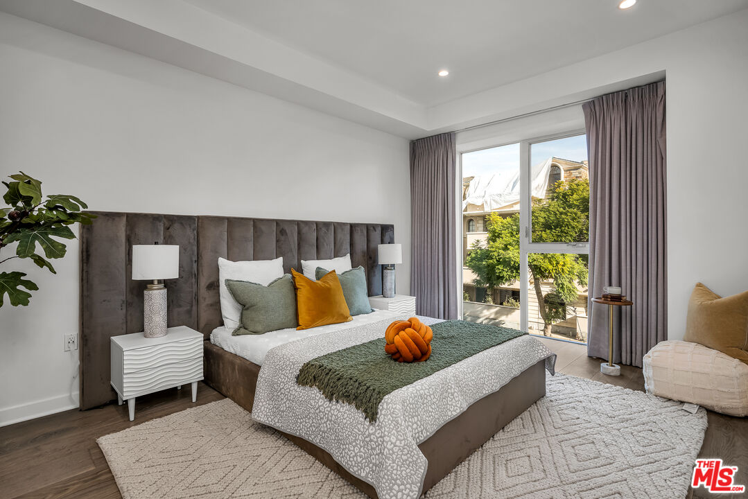 855 N Croft Ave Unit: 309