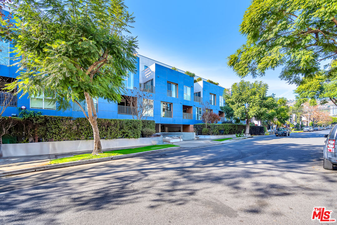 855 N Croft Ave Unit: 309