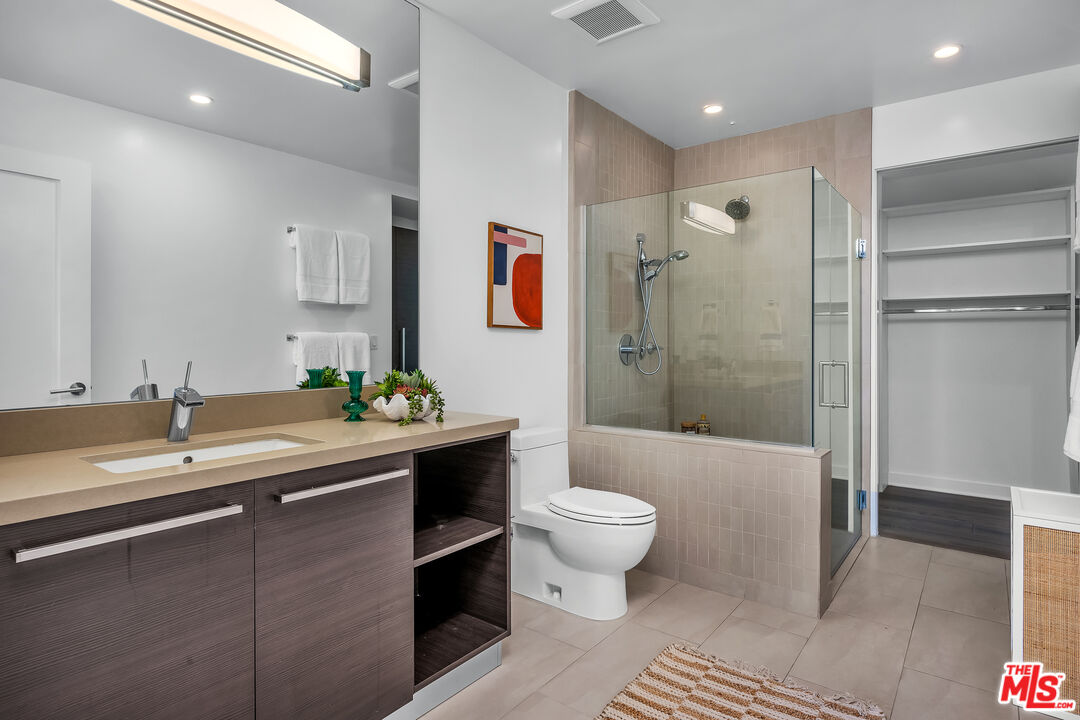 855 N Croft Ave Unit: 309