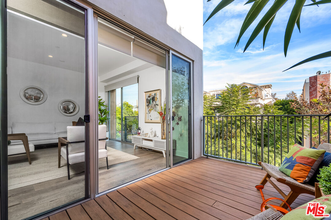 855 N Croft Ave Unit: 309