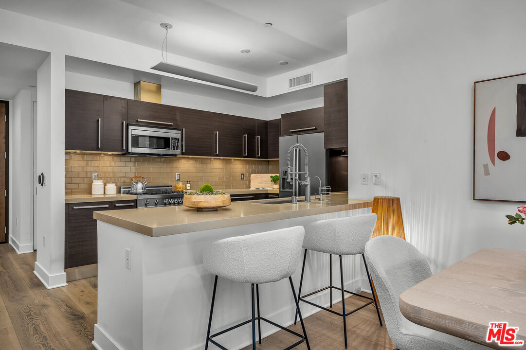 855 N Croft Ave Unit: 309