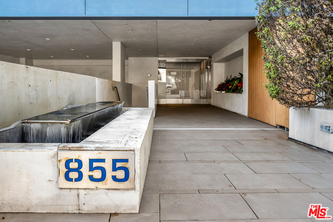 855 N Croft Ave Unit: 309