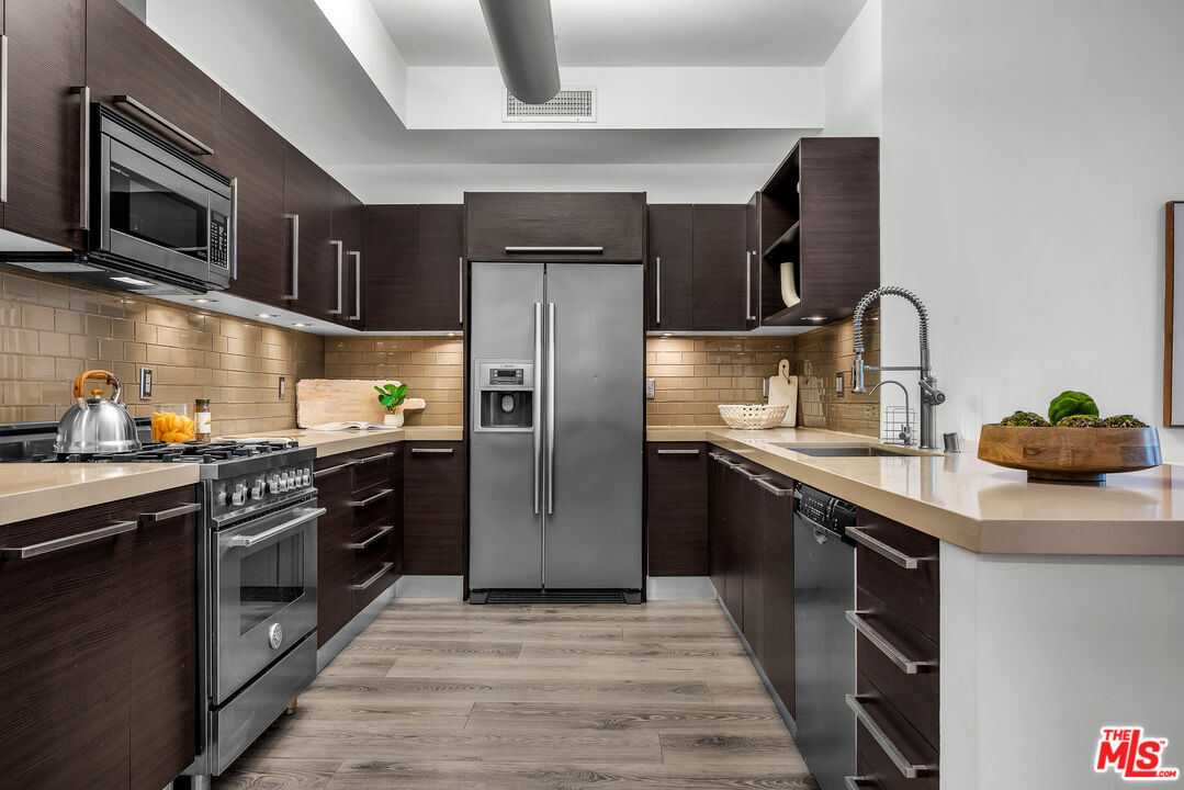 855 N Croft Ave Unit: 309