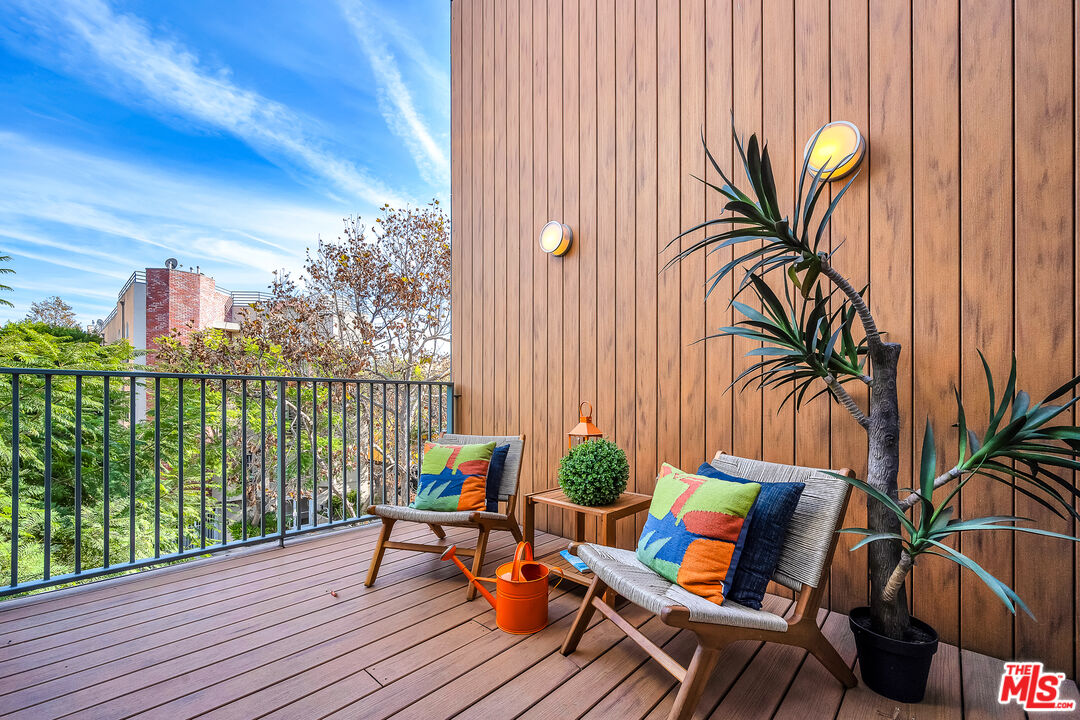 855 N Croft Ave Unit: 309