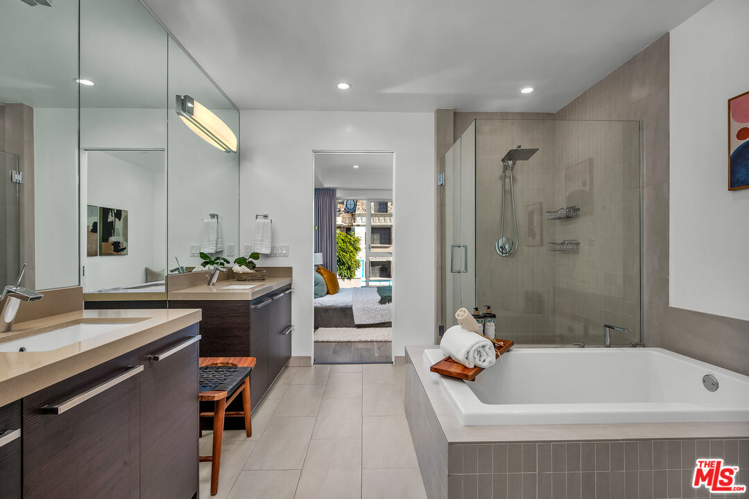 855 N Croft Ave Unit: 309