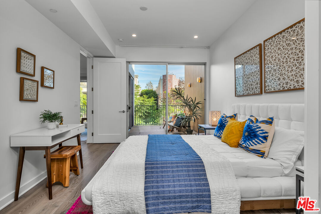 855 N Croft Ave Unit: 309