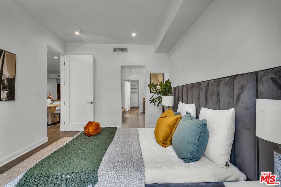 855 N Croft Ave Unit: 309