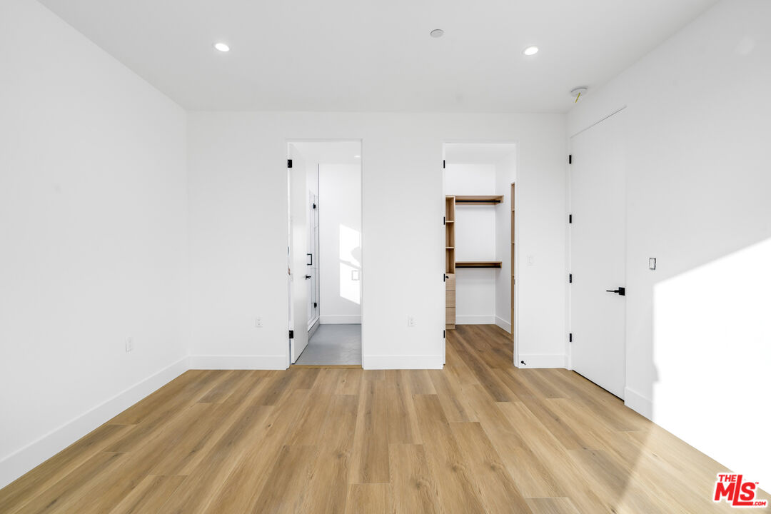 10805 Morrison St Unit: 1