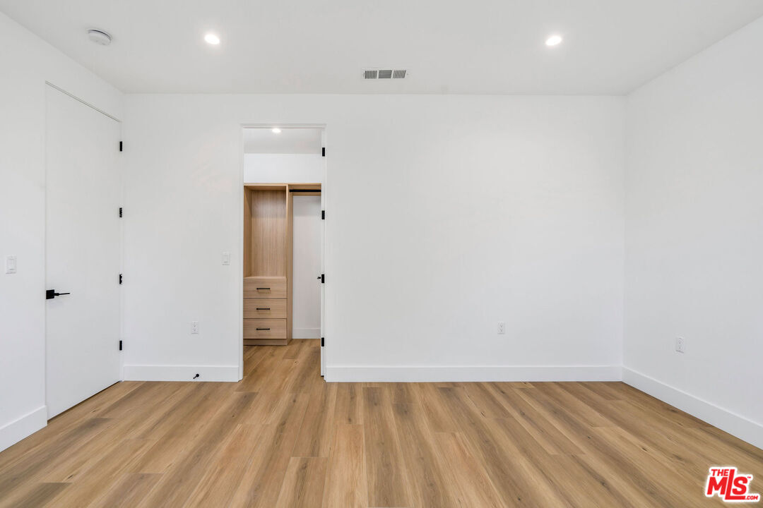 10805 Morrison St Unit: 1