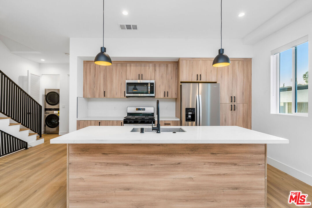 10805 Morrison St Unit: 1