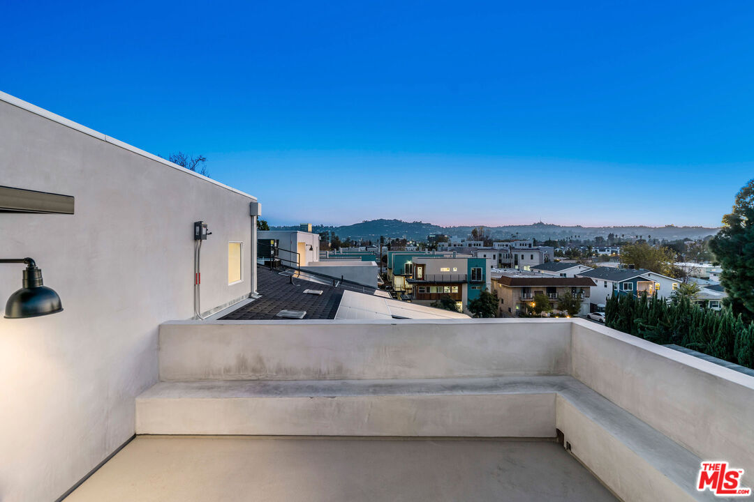 10805 Morrison St Unit: 1