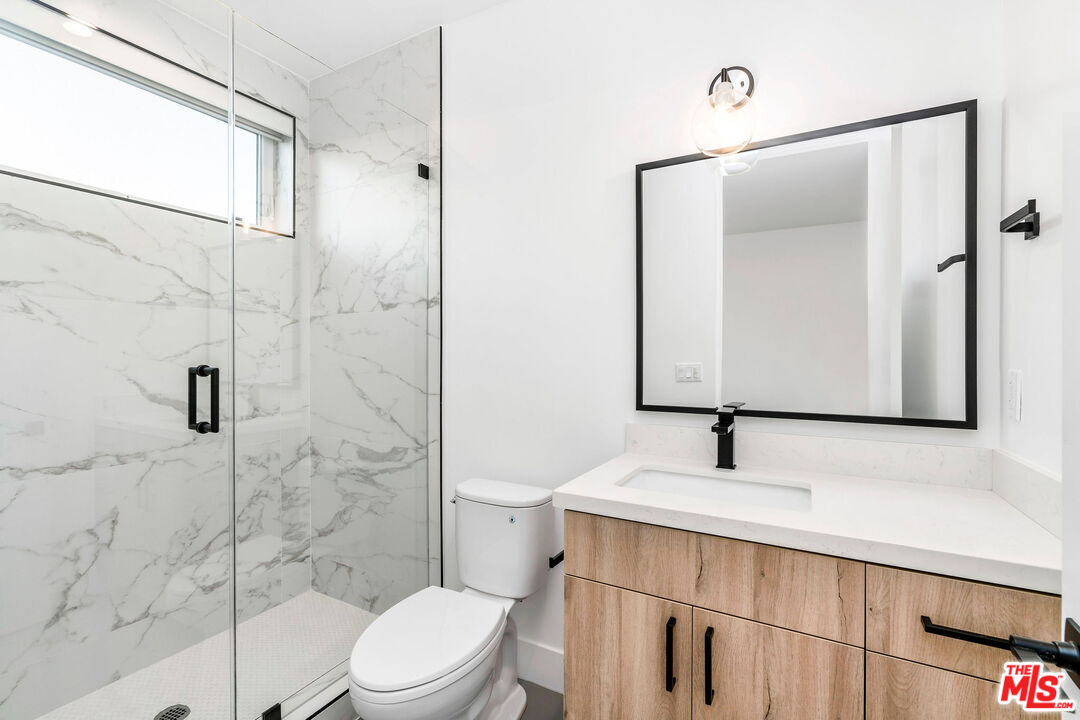 10805 Morrison St Unit: 1