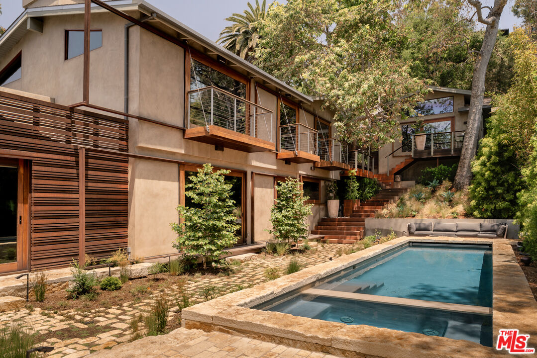 415 Mesa Rd