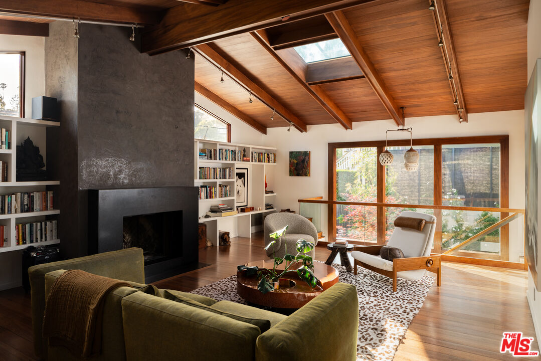 415 Mesa Rd