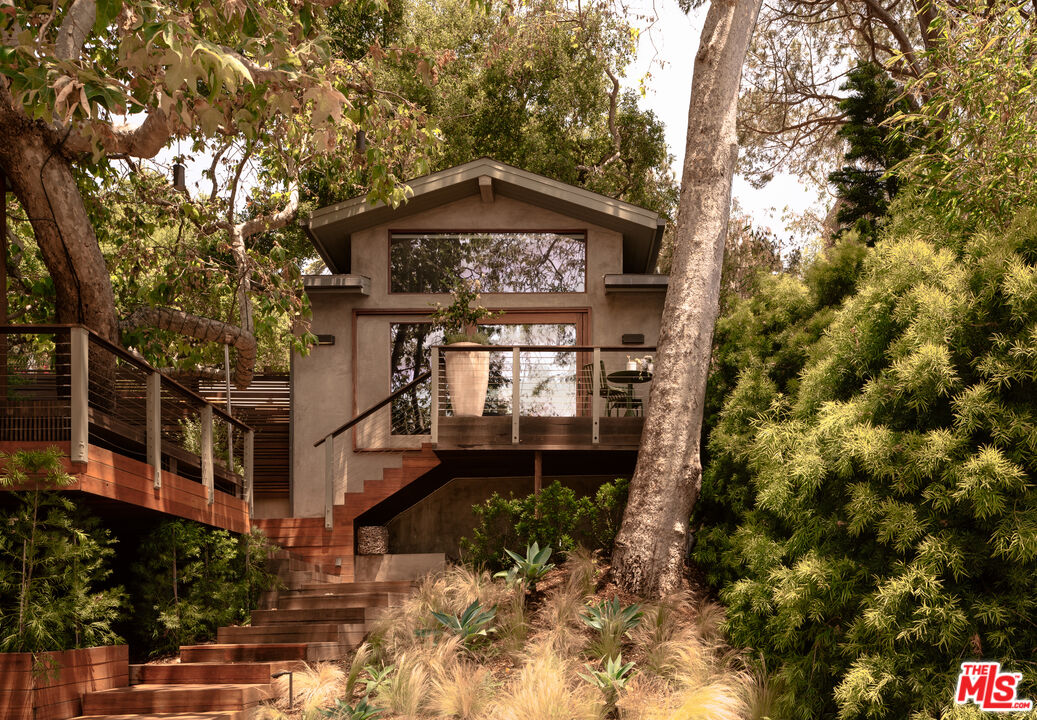 415 Mesa Rd