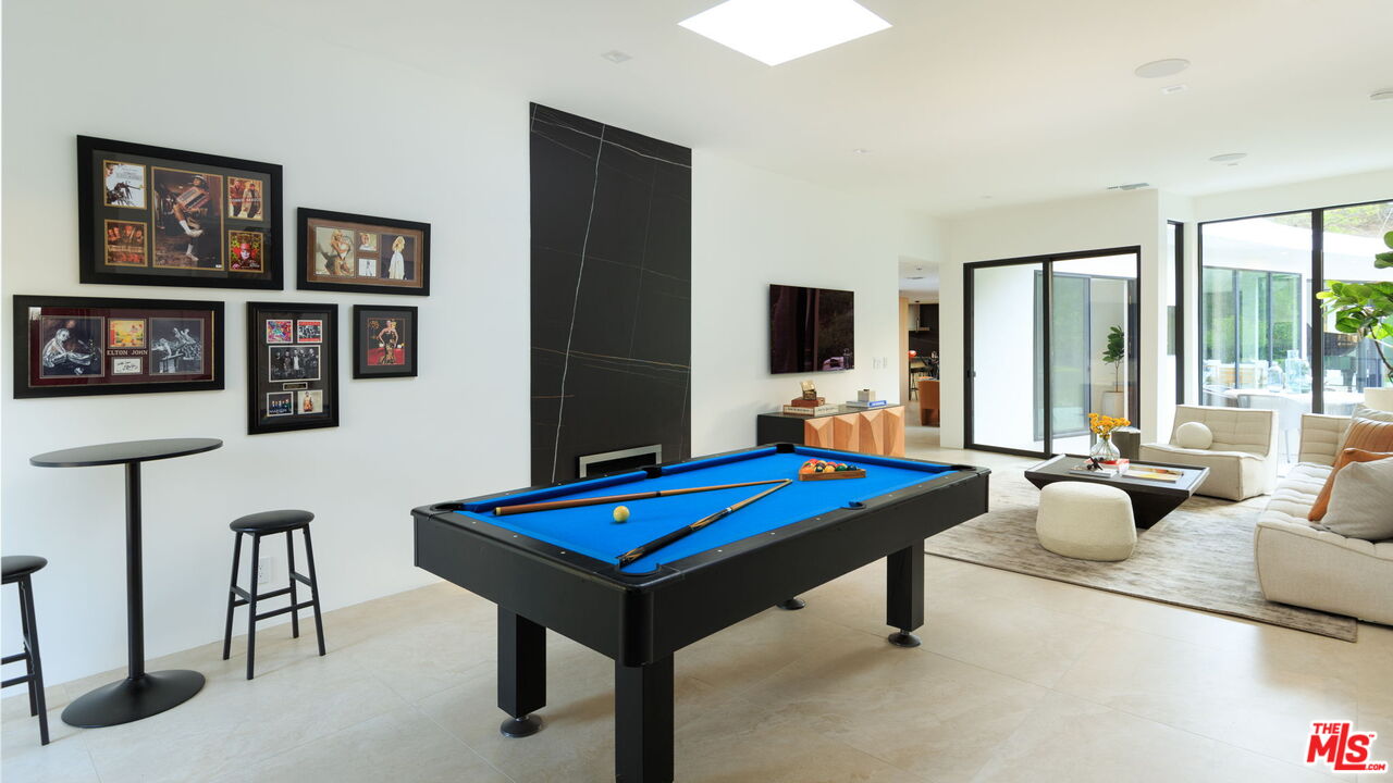 1935 Loma Vista Dr