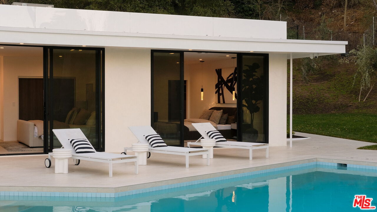 1935 Loma Vista Dr