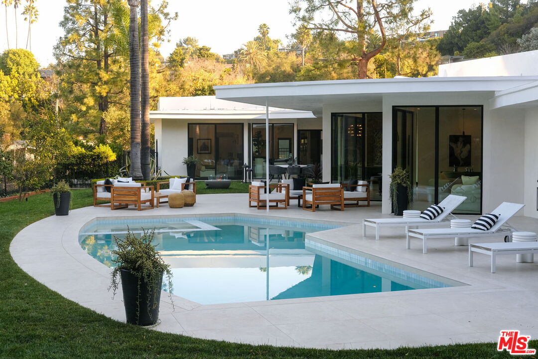 1935 Loma Vista Dr