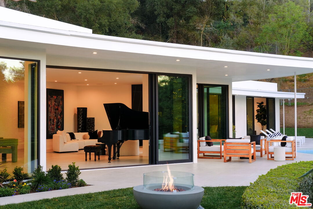 1935 Loma Vista Dr