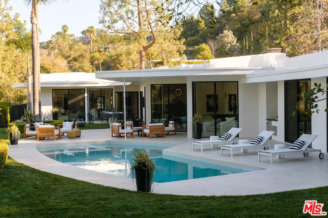 1935 Loma Vista Dr