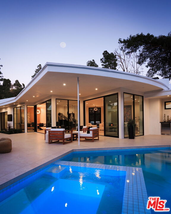 1935 Loma Vista Dr