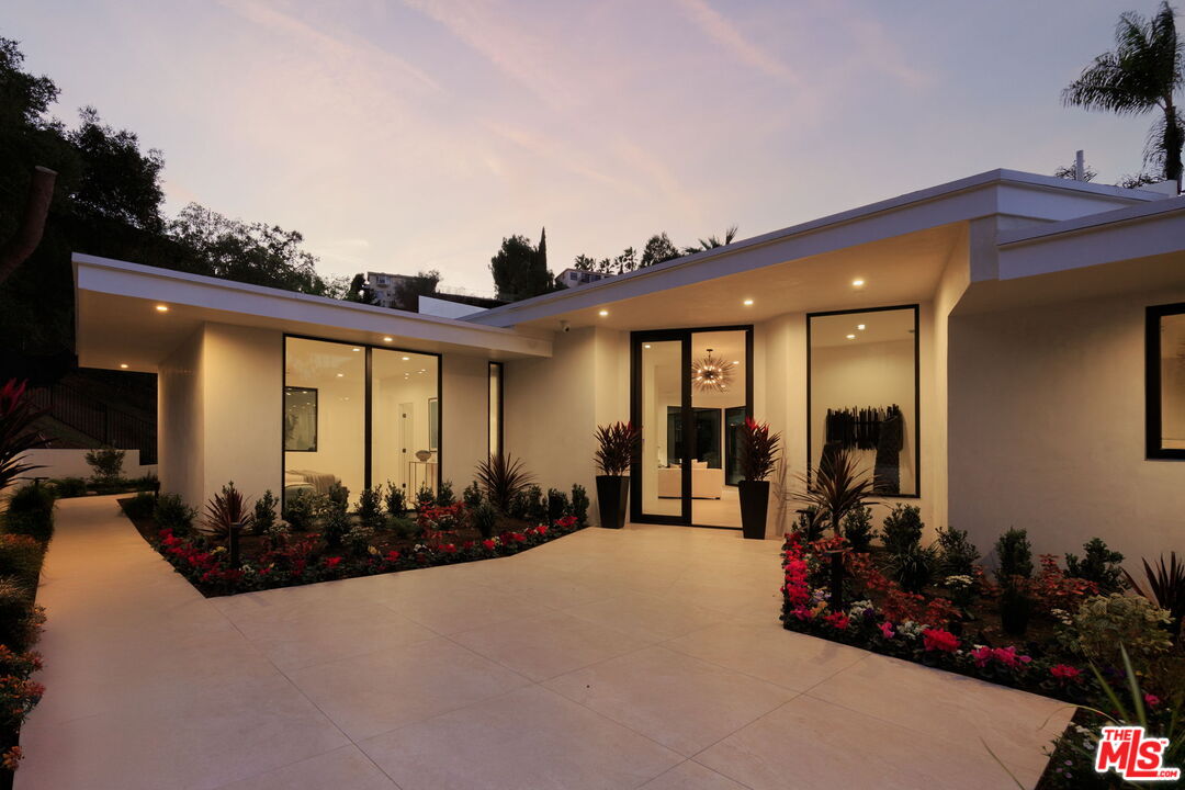 1935 Loma Vista Dr