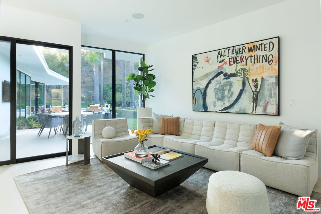 1935 Loma Vista Dr