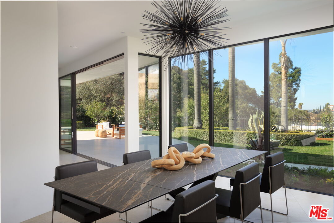 1935 Loma Vista Dr
